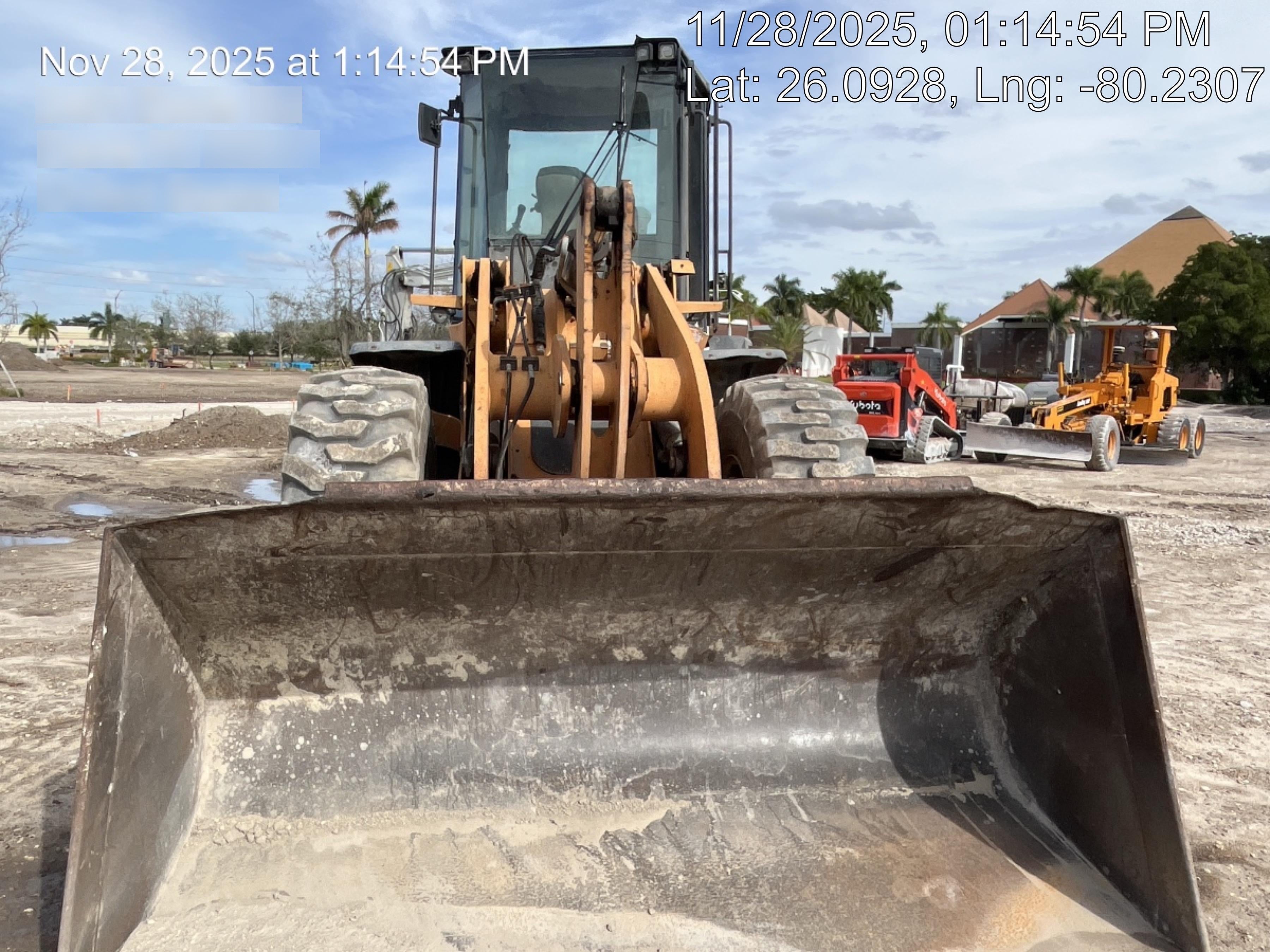 2015 Case 621F CLOSED CAB, JRB 416 STYLE HYD COUPLER