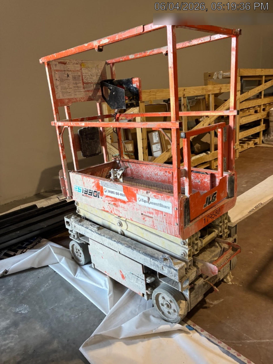 2021 JLG ES1330L