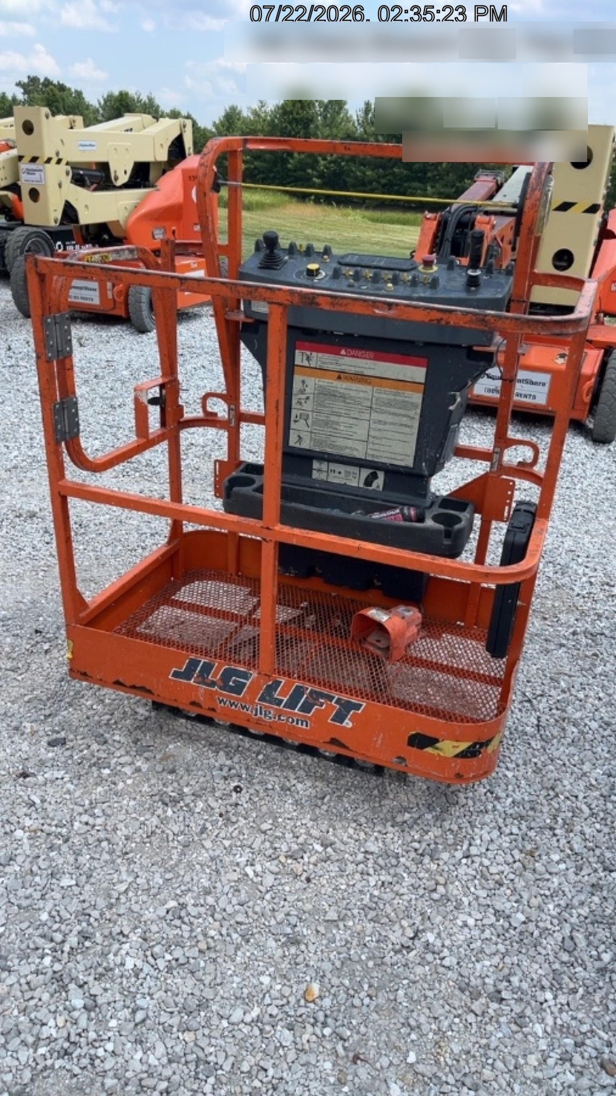 2022 JLG E400AJP Narrow