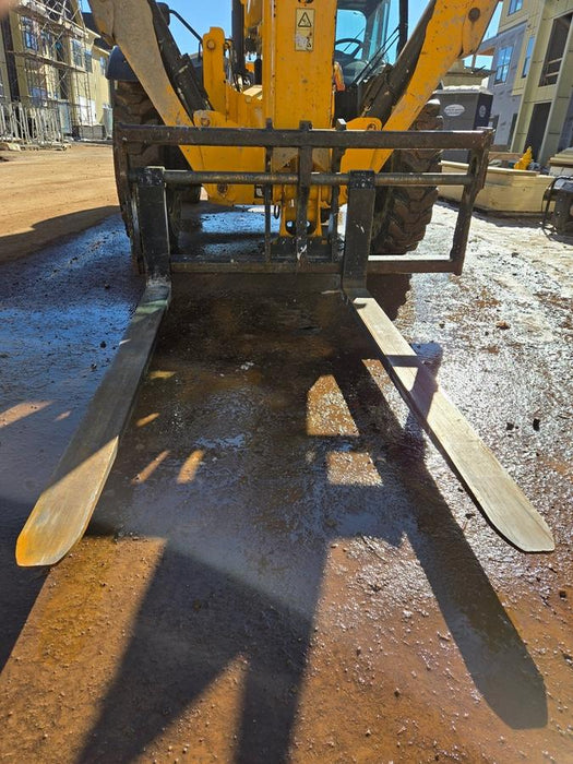 2020 JCB 510-56 Cab/Heat/Air, 74 HP, Solid Tires, STD Worklight, Beacon, Aux Hydraulics, Lifting Eye, Back up Alarm w/66" Carriage/60" Forks