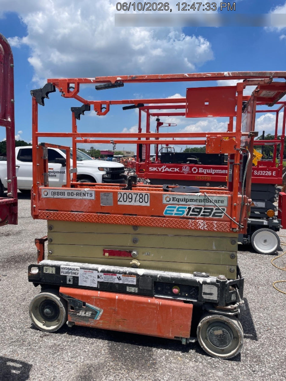 2022 JLG ES1932