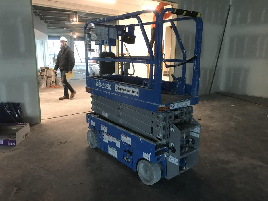 2019 Genie GS-1930 Fixed rails with chain Entry