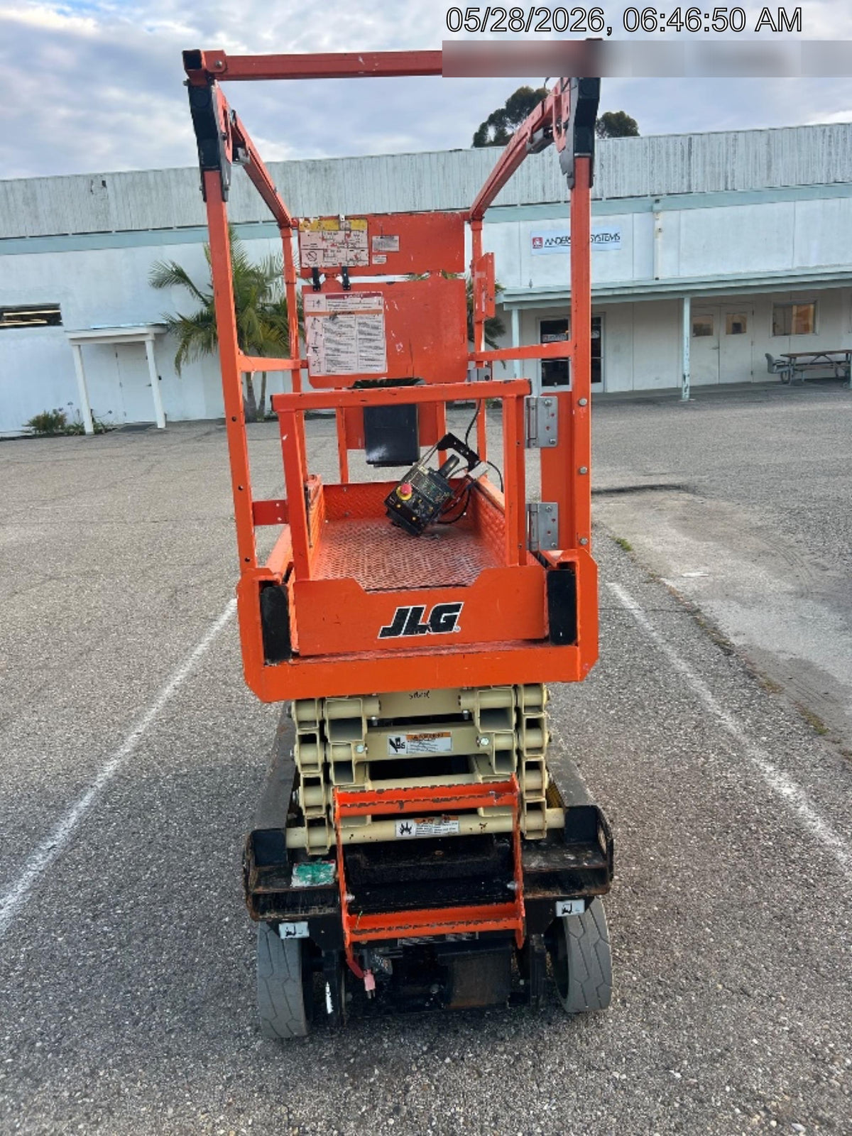 2022 JLG ES1932