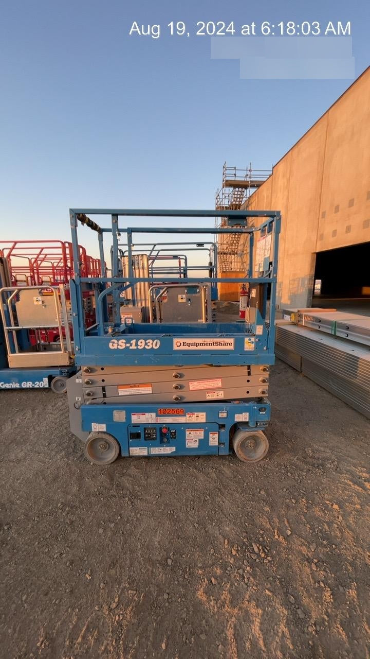 2020 Genie GS-1930 Solid Non Marking Tires, Beacon, Folding rails with half height swing gate, 800W Inverter