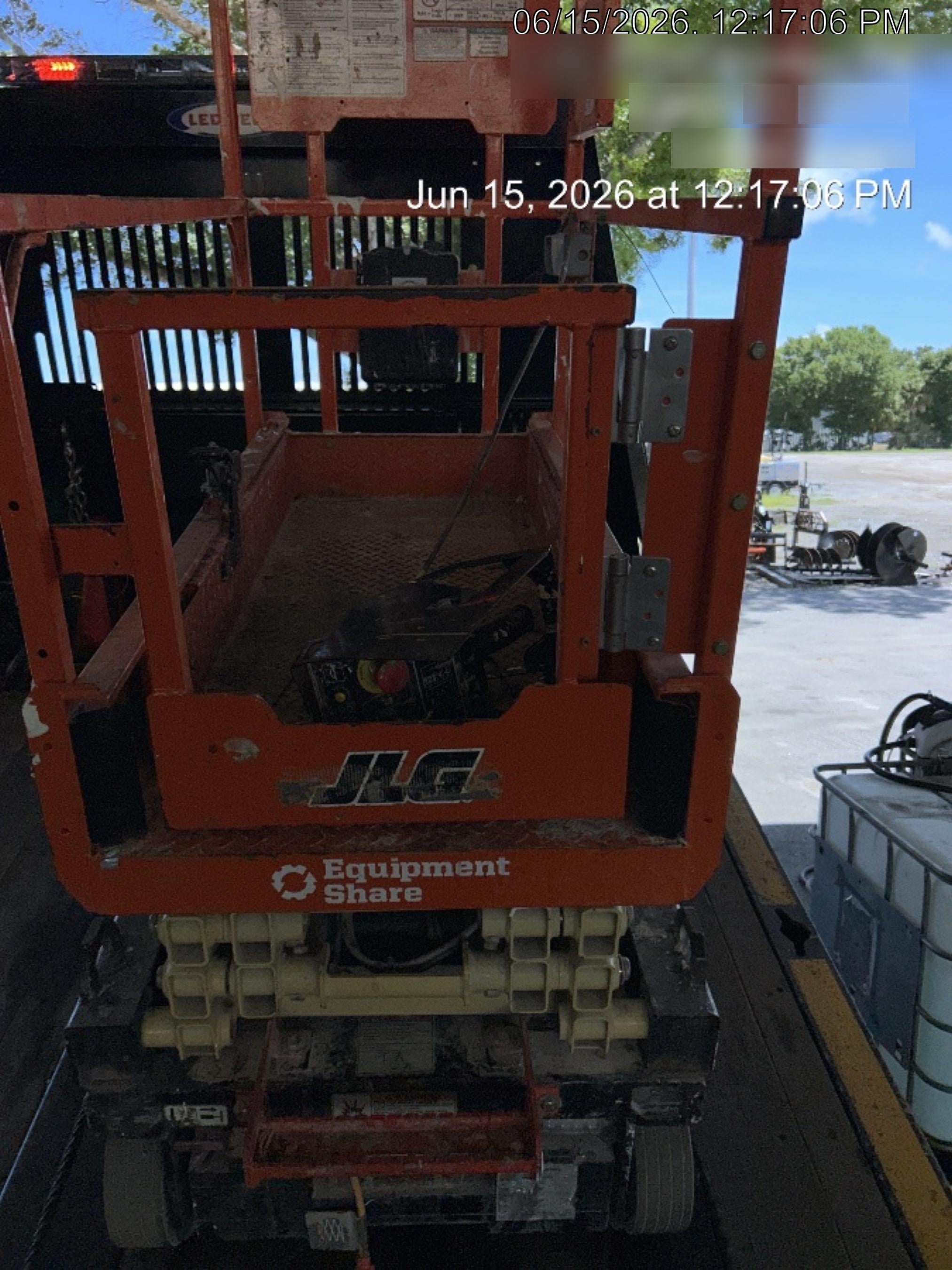 2022 JLG ES1330L