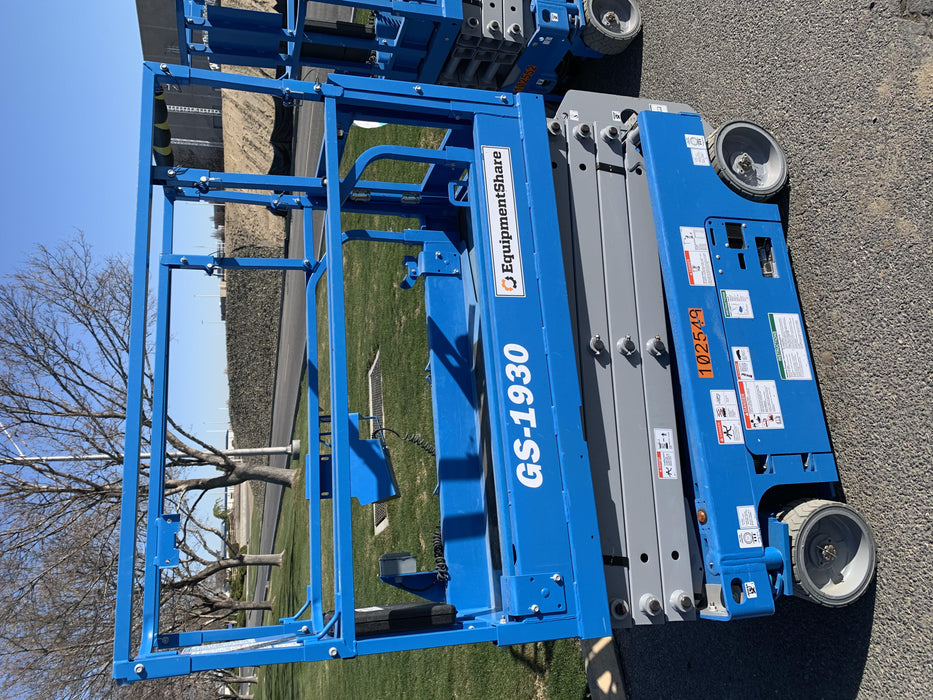 2020 Genie GS-1930 Solid Non Marking Tires, Beacon, Folding rails with half height swing gate, 800W Inverter