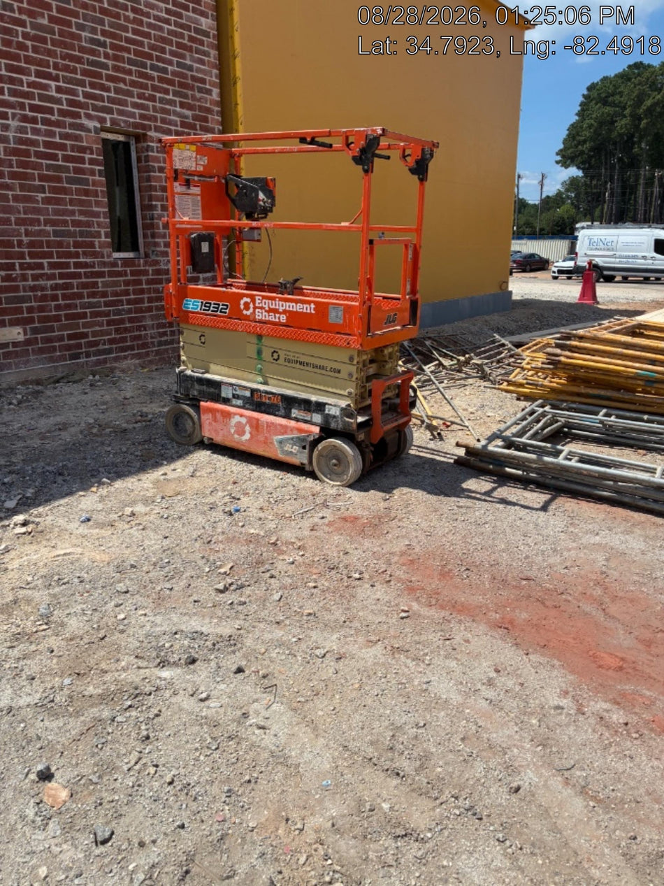 2023 JLG ES1932