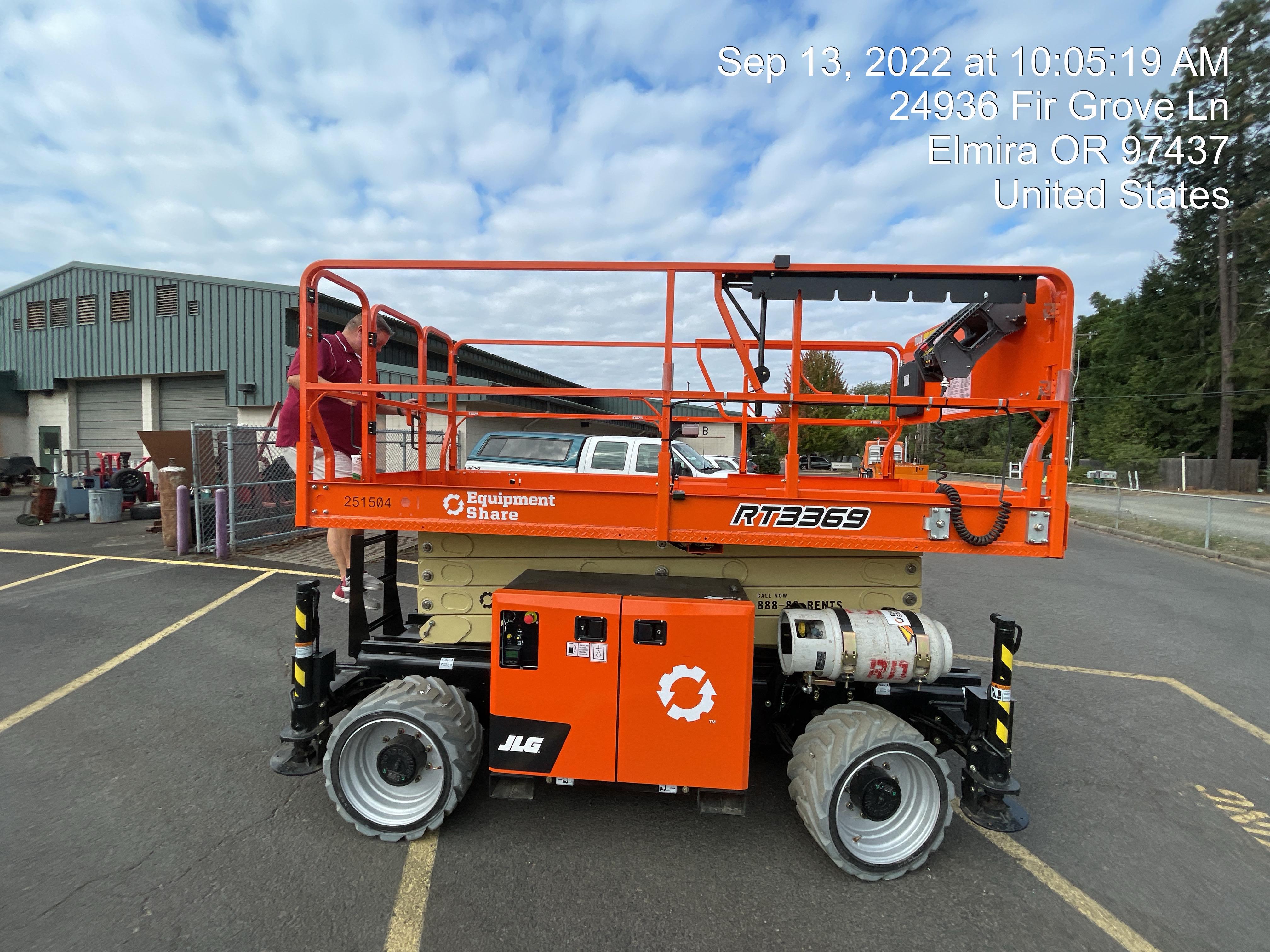 2022 JLG RT3369