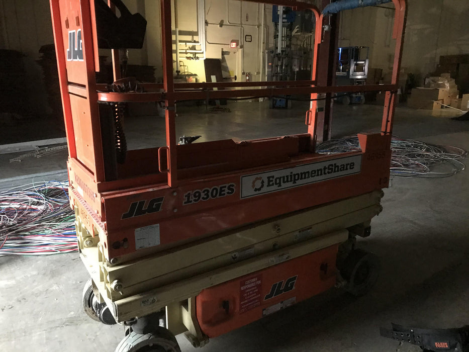 2017 JLG 1930ES Standard Options