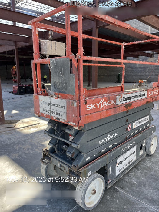 2018 Skyjack SJIII-3226 Skyjack SJIII3226 Scissor Lift w/Trojan Batteries