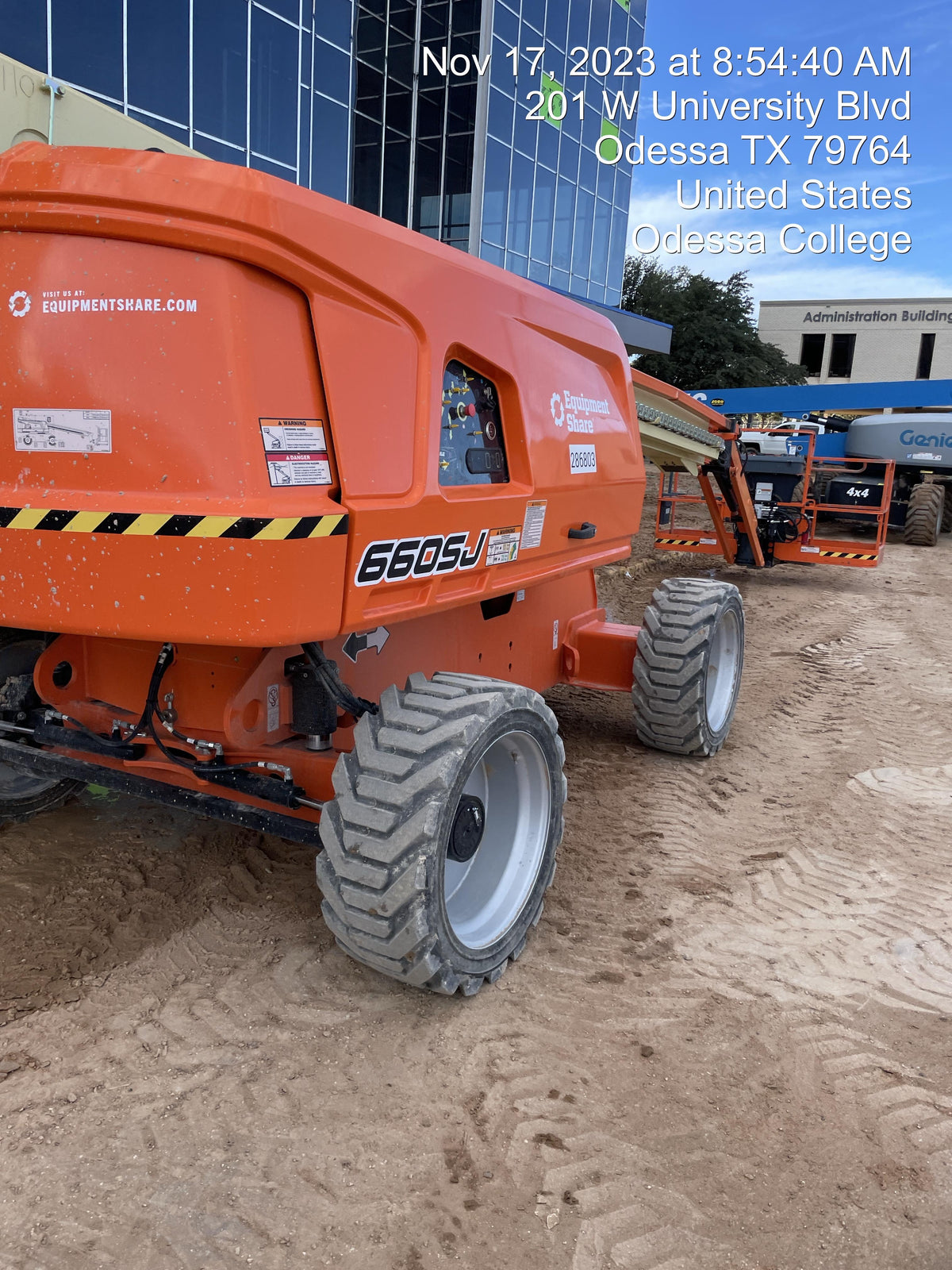2022 JLG 660SJ