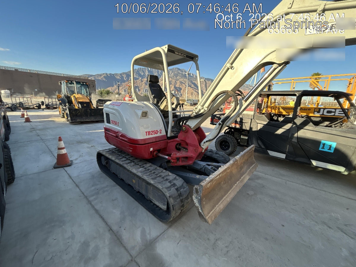 2021 TAKEUCHI TB250-2