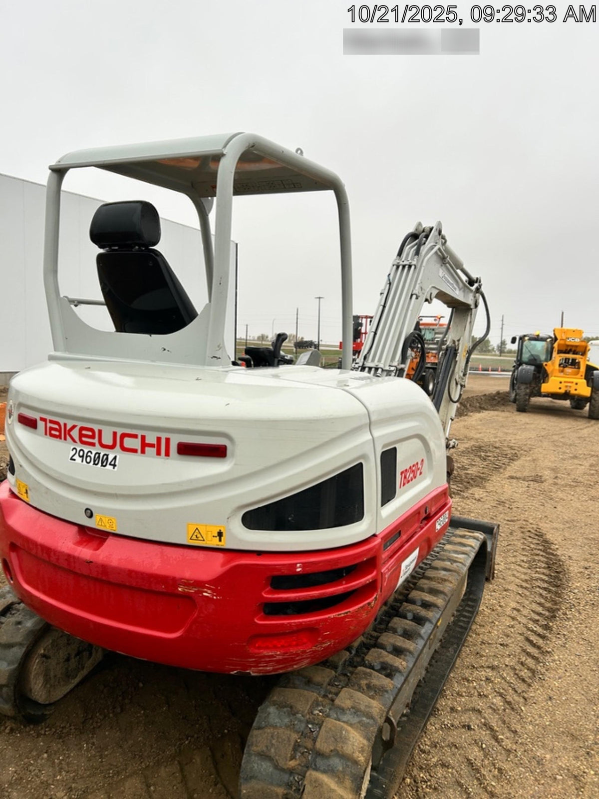 2023 TAKEUCHI TB250-2R