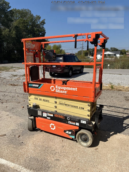 2025 JLG ES1932