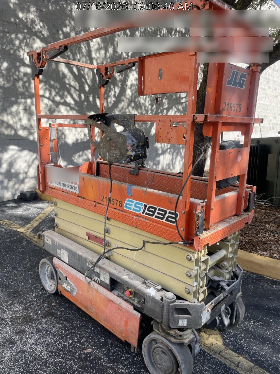 2022 JLG ES1932