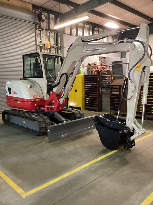 2021 TAKEUCHI TB250-2C