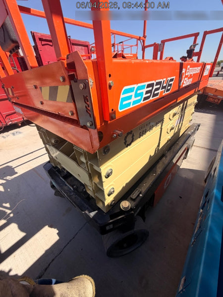 2022 JLG ES3246