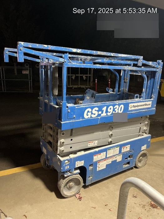2020 Genie GS-1930 Solid Non Marking Tires, Beacon, Folding rails with half height swing gate, 800W Inverter