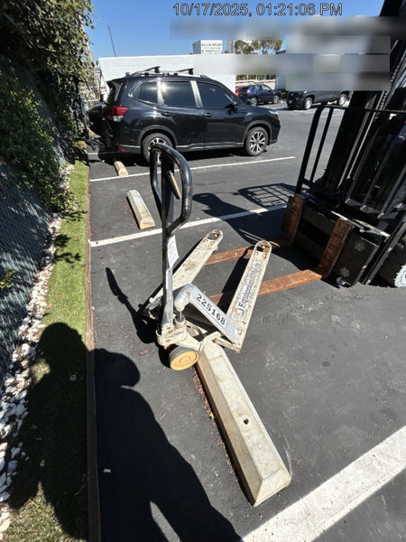 2022 CROWN 5,500lb Manual Pallet Jack - Crown