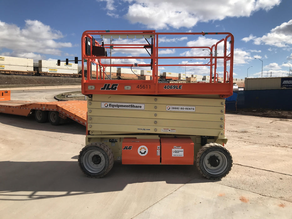 2019 JLG 4069LE