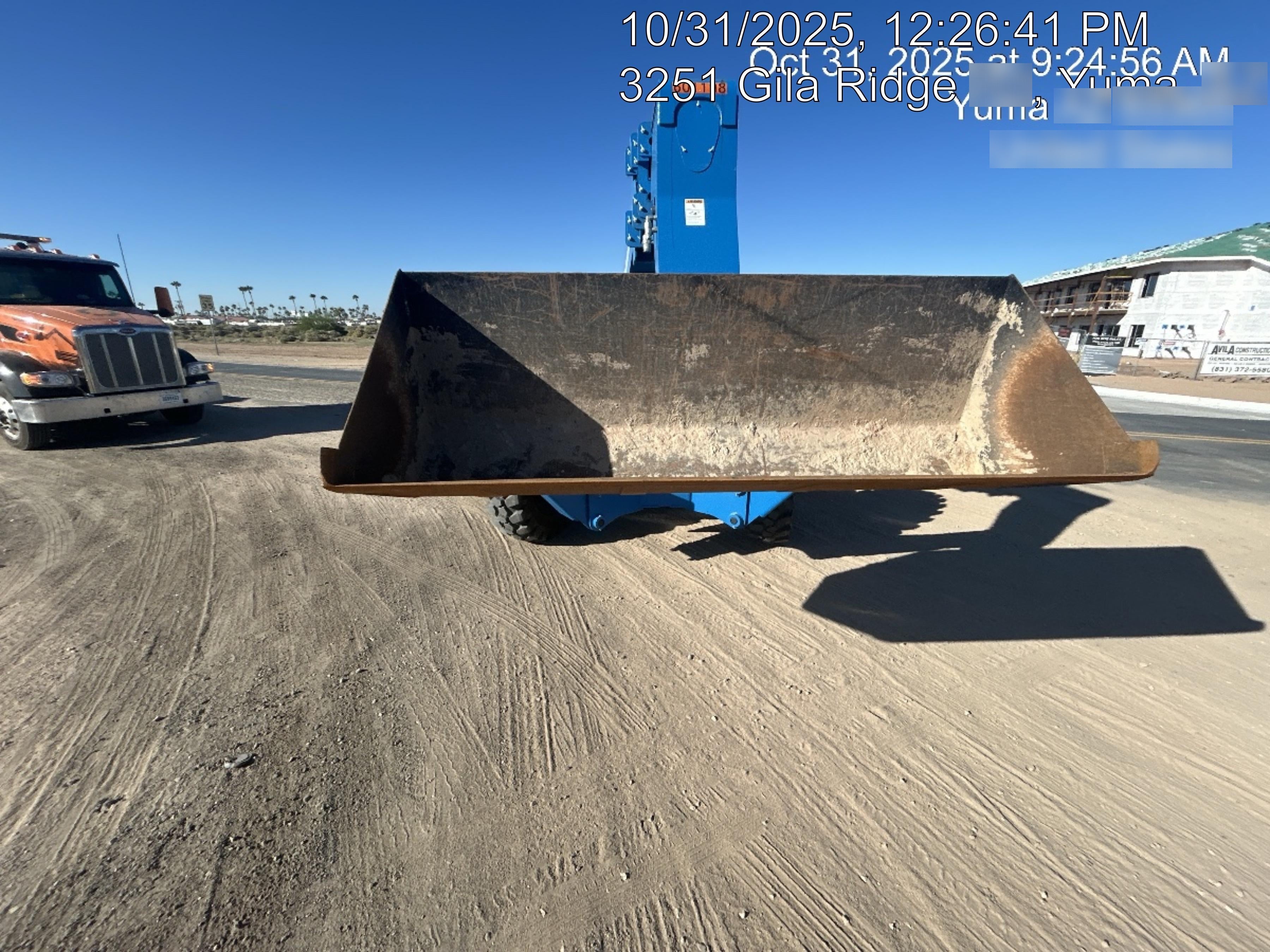 2021 JLG 1001100823