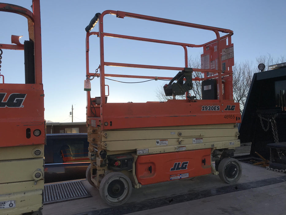 2017 JLG 1930ES Standard Options