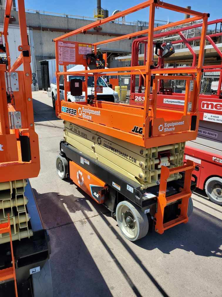 2022 JLG ES2632