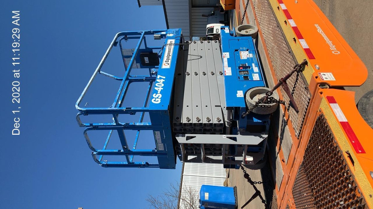 2019 Genie GS-4047 Folding rails with half height swing gate