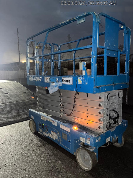 2019 Genie GS-4047 Folding rails with half height swing gate