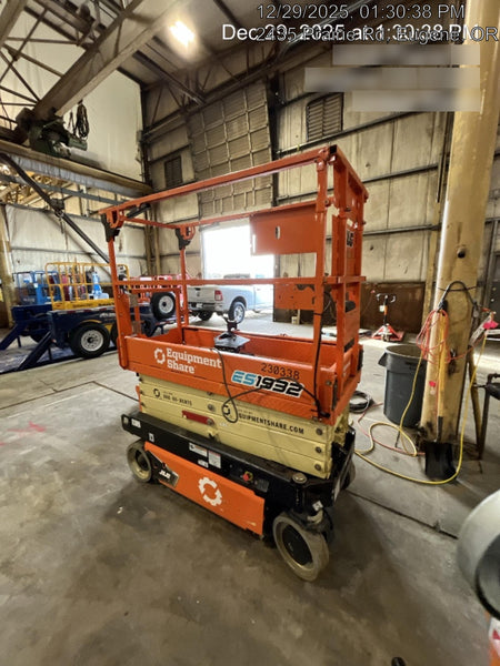 2022 JLG ES1932