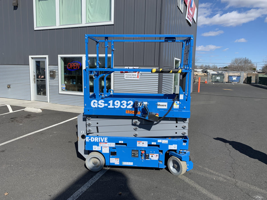 2021 GENIE GS-1932