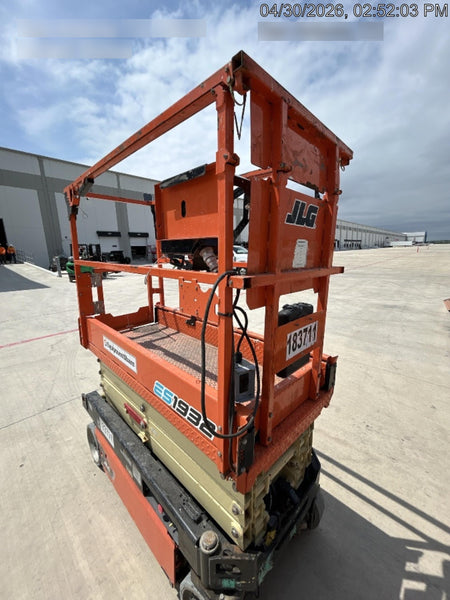 2021 JLG ES1932