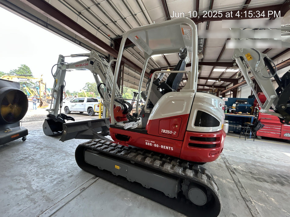 2025 TAKEUCHI TB250-2R