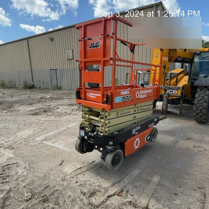 2022 JLG ES1932