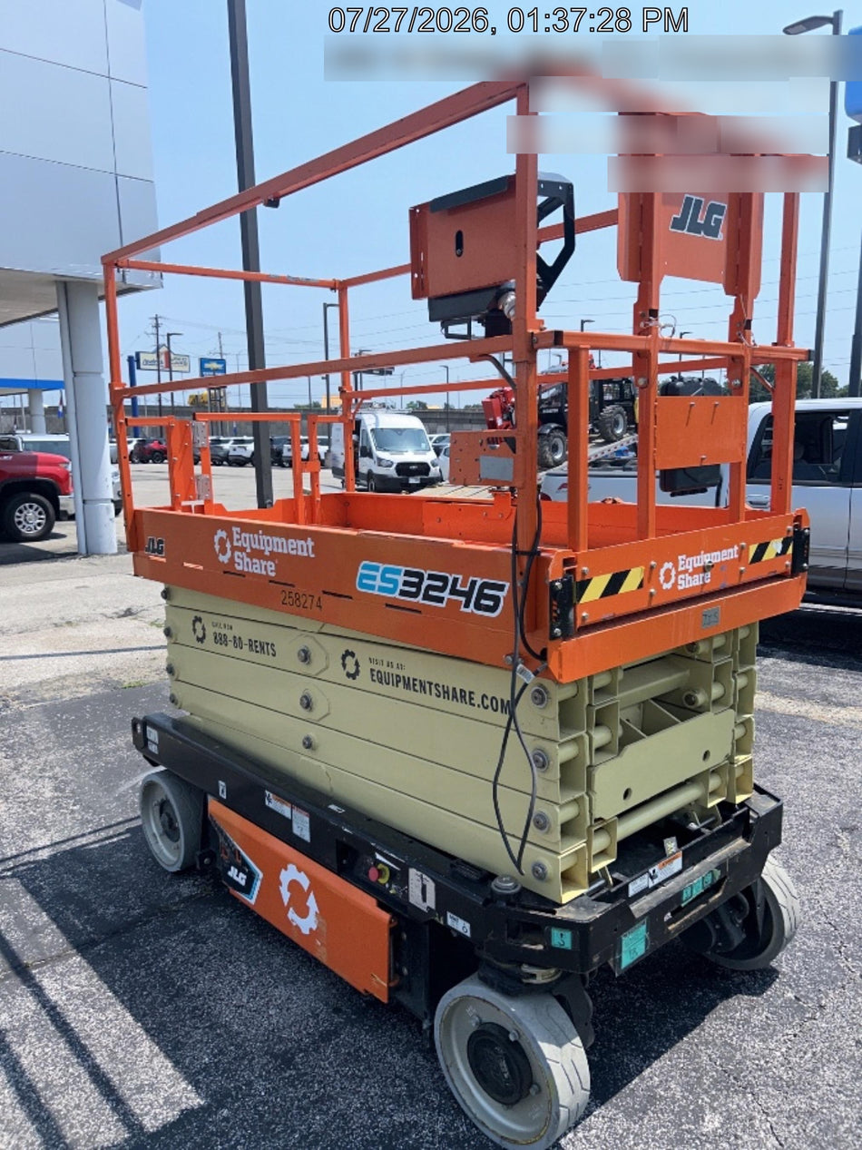 2022 JLG ES3246
