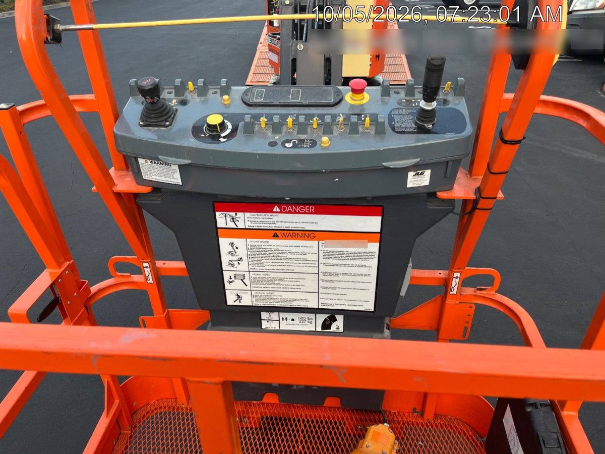 2025 JLG E300AJP