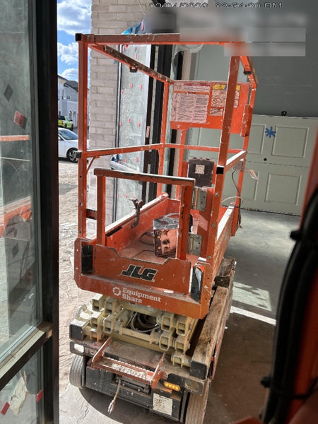 2022 JLG ES1330L