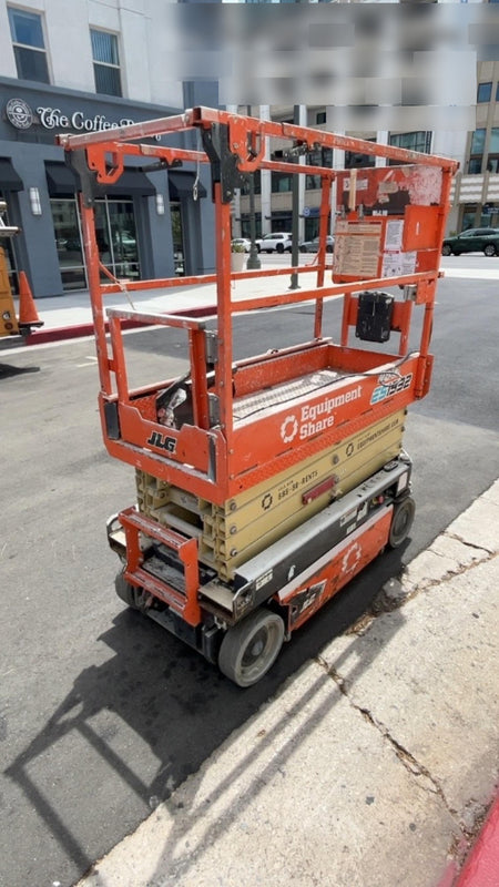 2022 JLG ES1932