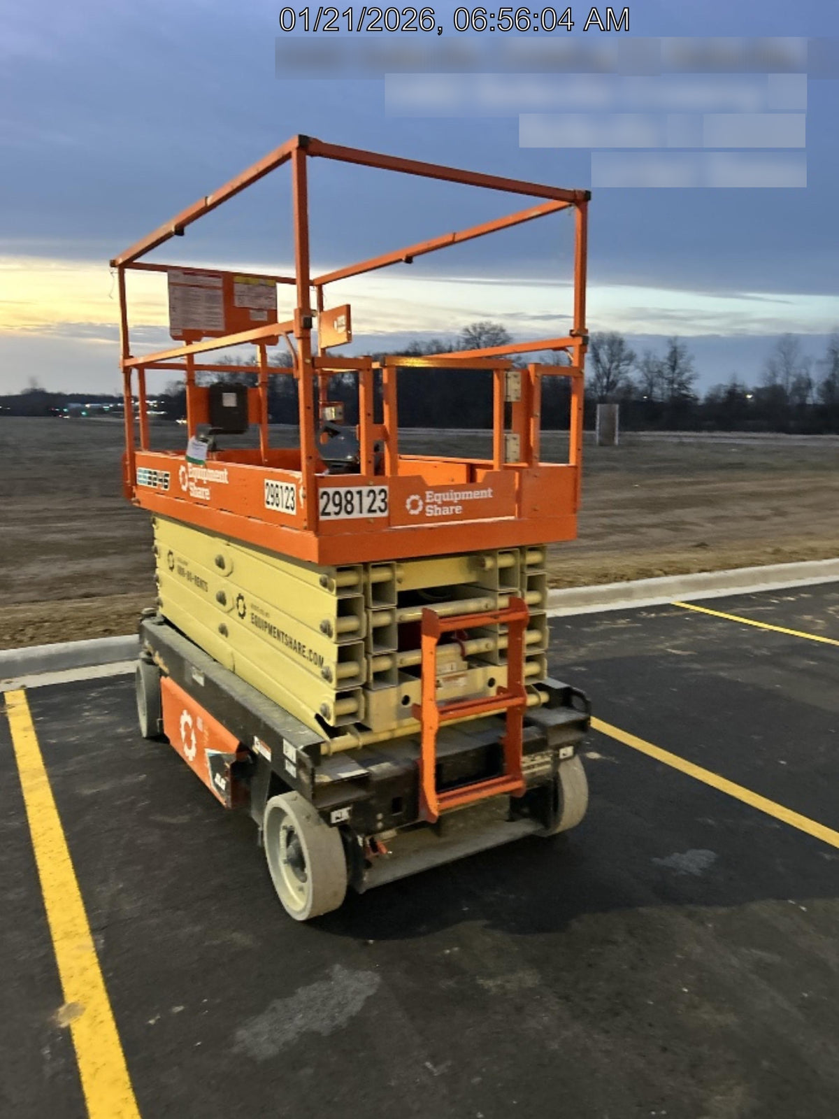 2023 JLG ES3246