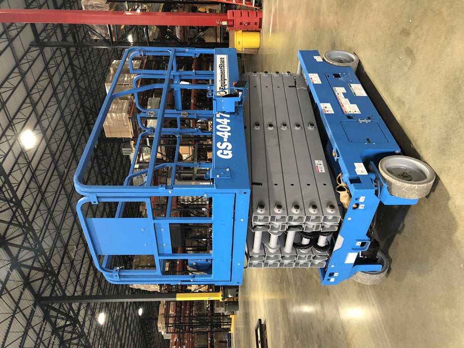 2019 Genie GS-4047 Folding rails with half height swing gate