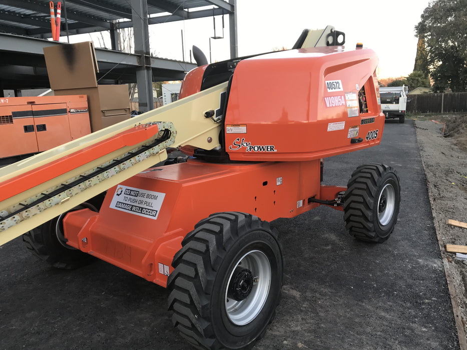 2019 JLG 400S