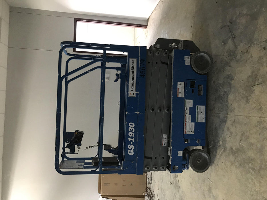 2019 Genie GS-1930 Fixed rails with chain Entry