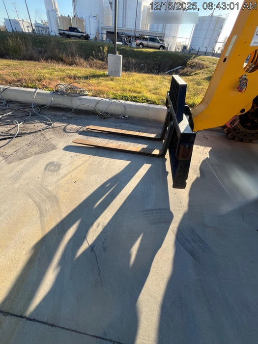 2019 JCB 509-42 74 HP w/CAB/HVAC, Beacon, Aux Hydraulics, Worklights, Solid Tires