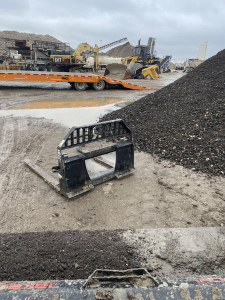 2016 EMKAY 48" Pallet Forks - EMKAY