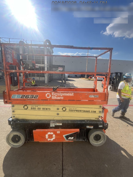 2023 JLG ES2632
