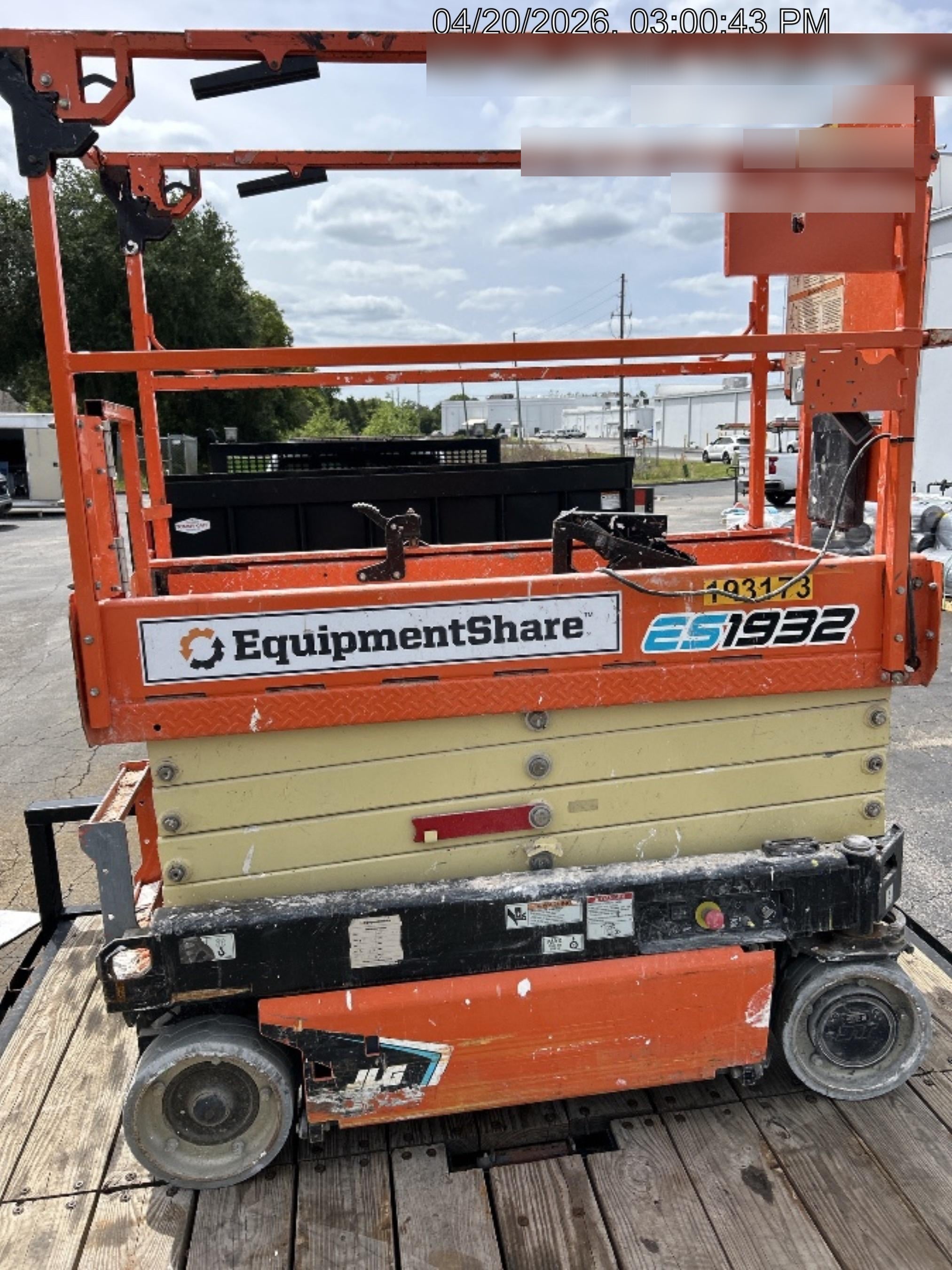 2021 JLG ES1932