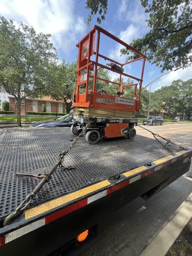 2021 JLG ES1330L