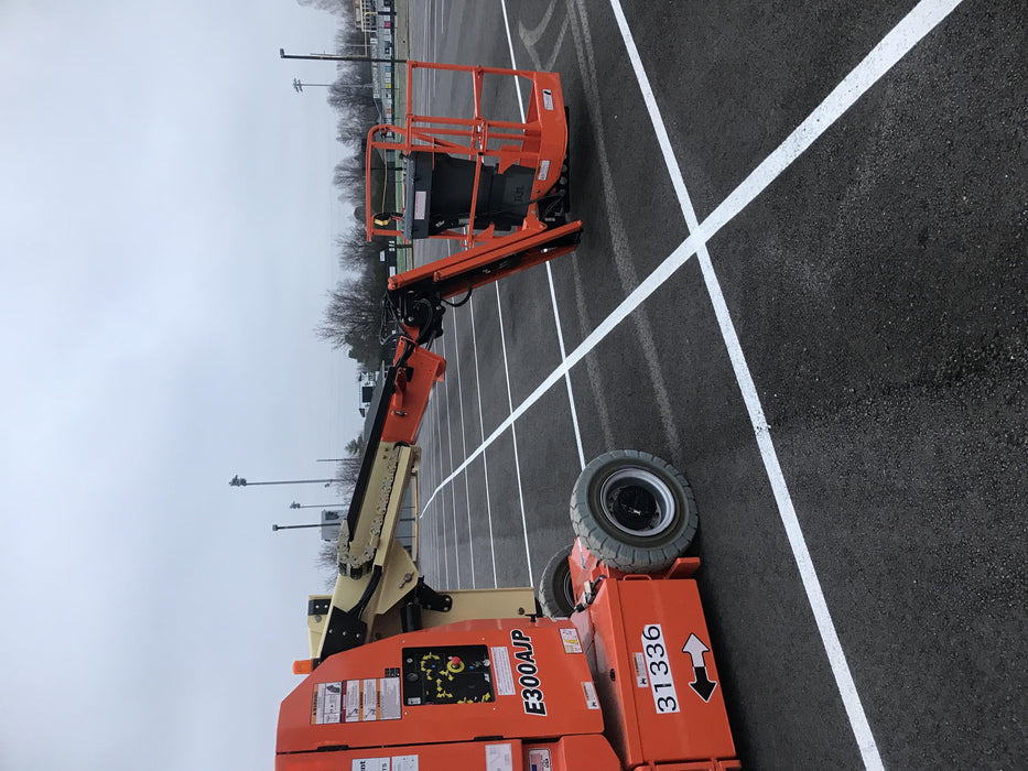 2019 JLG E300AJP