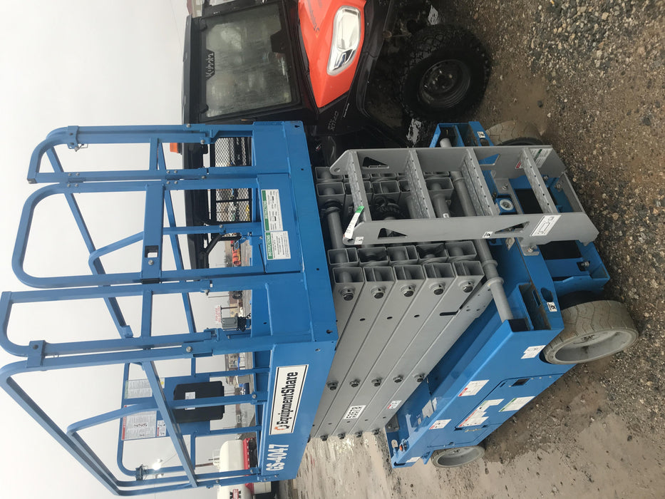 2019 Genie GS-4047 Folding rails with half height swing gate