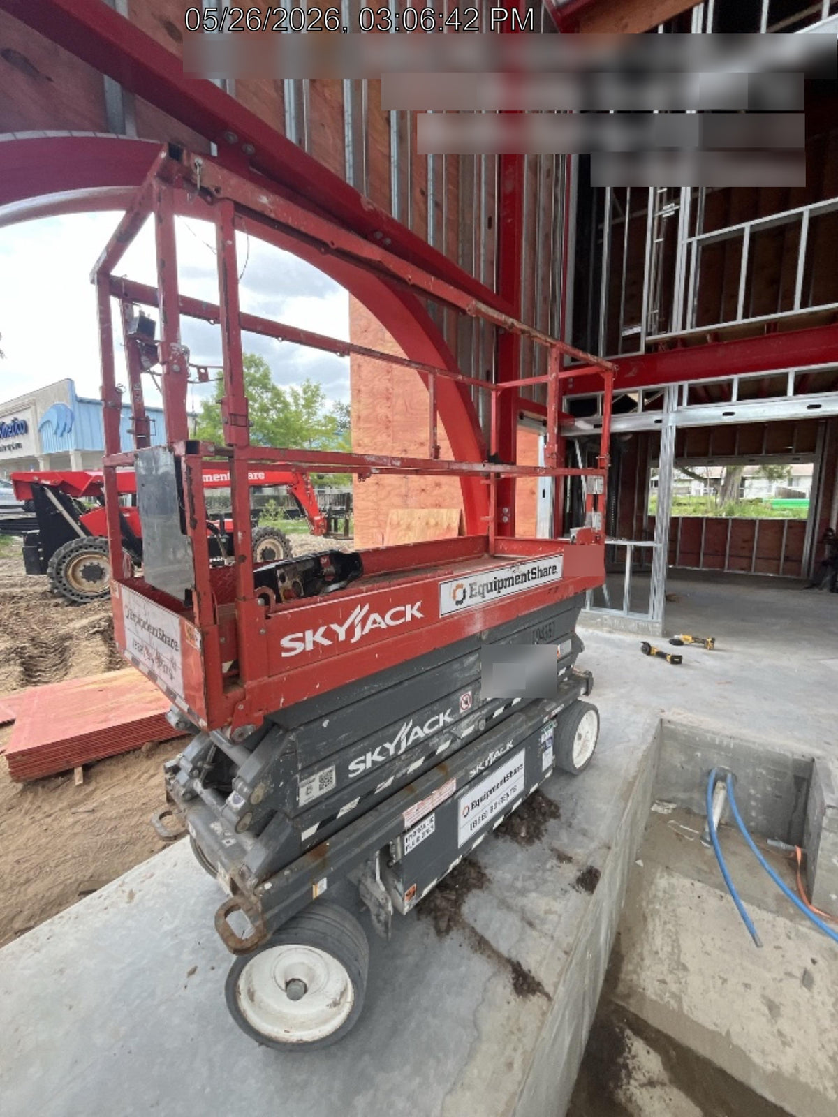 2020 Skyjack SJIII-3226 Solid NM Tires, Half height spring hinged entry gate, Dual Beacons